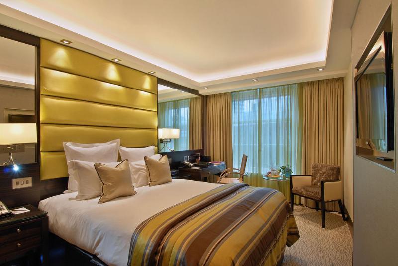 Montcalm Mayfair, Autograph Collection London Kültér fotó A bedroom at the InterContinental London The O2
