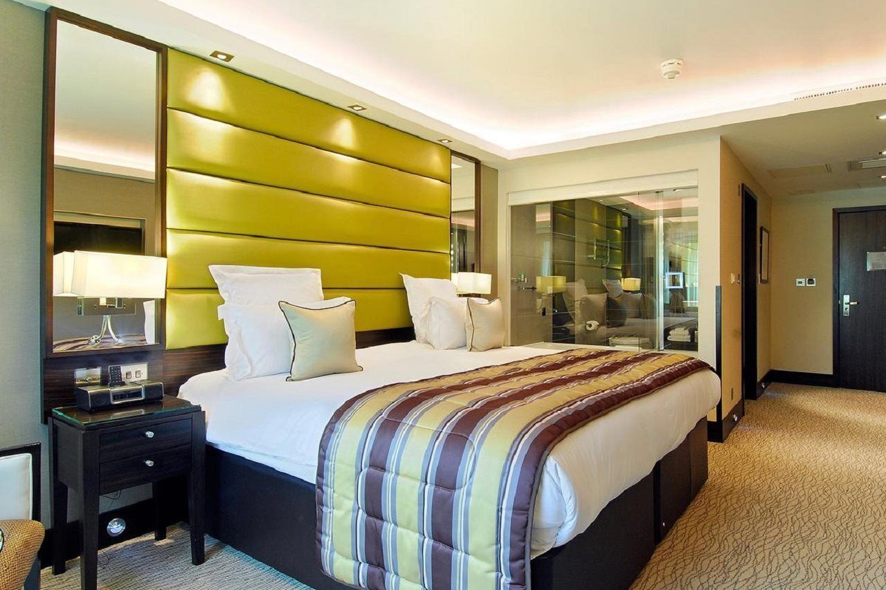 Montcalm Mayfair, Autograph Collection London Kültér fotó A bedroom at the InterContinental London The O2